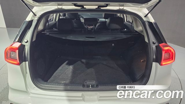 Kia Niro 2017 — photo 21