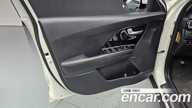 Kia Niro 2017 — photo 12