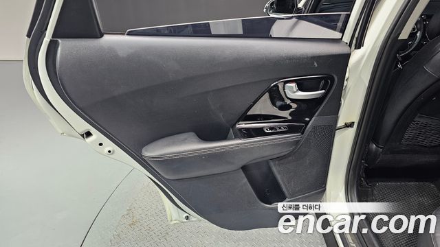 Kia Niro 2017 — photo 13