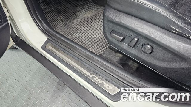 Kia Niro 2017 — photo 28