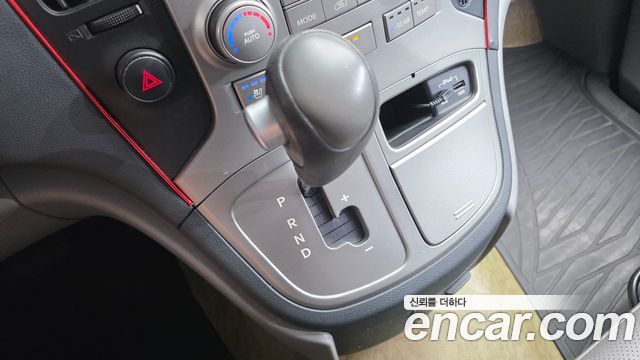 Hyundai Starex 2014 — photo 9