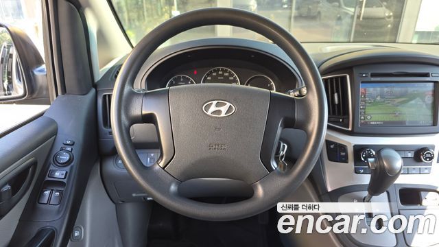 Hyundai Starex 2017 — photo 13