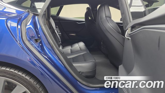 Tesla Model S 2019 — photo 17