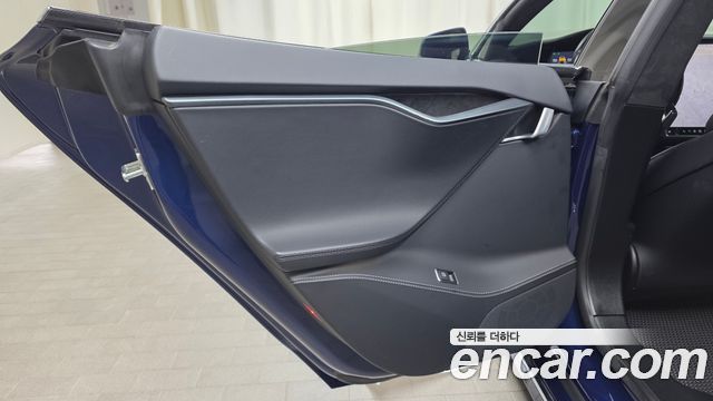 Tesla Model S 2019 — photo 15