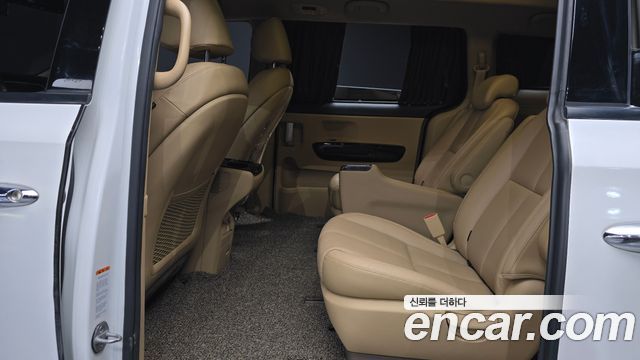 Kia Canival 2019 — photo 17