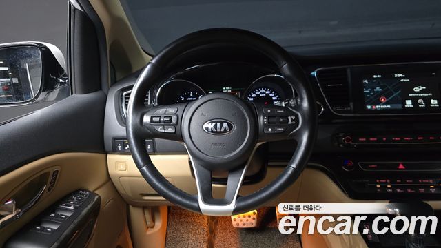 Kia Canival 2019 — photo 18
