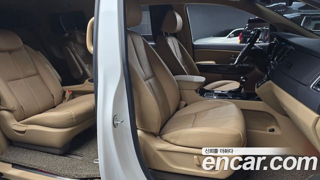 Kia Canival 2019 — photo 16