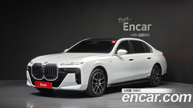 BMW 7-Series 2023 — photo 1