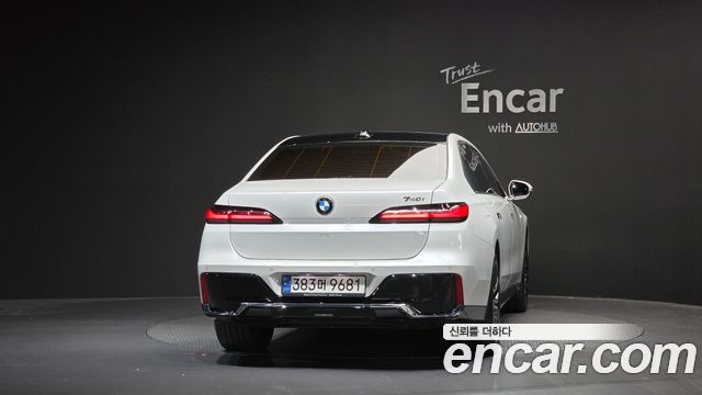 BMW 7-Series 2023 — photo 4