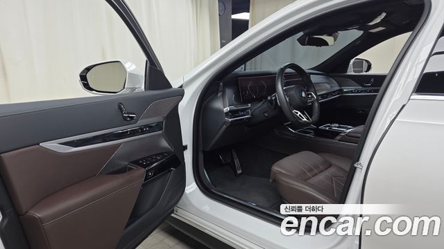 BMW 7-Series 2023 — photo 13