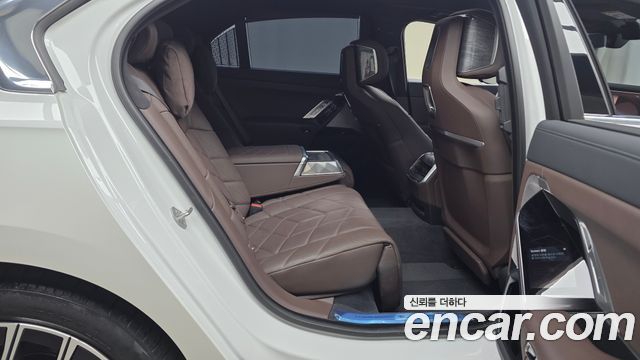 BMW 7-Series 2023 — photo 17