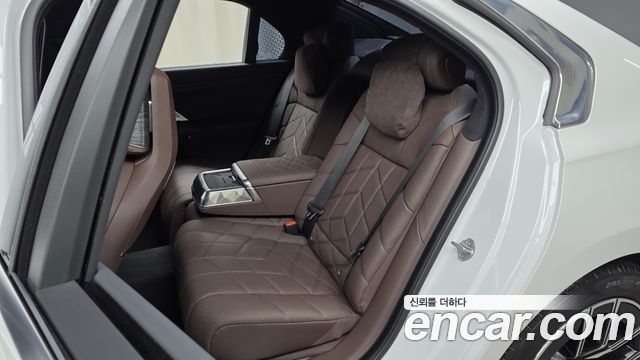 BMW 7-Series 2023 — photo 18