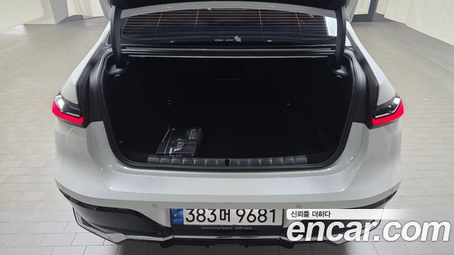BMW 7-Series 2023 — photo 26