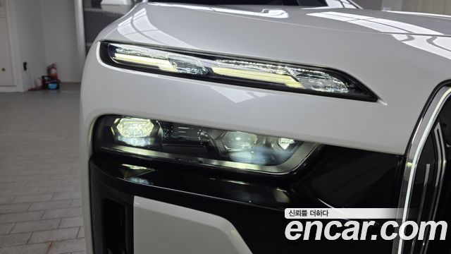 BMW 7-Series 2023 — photo 8