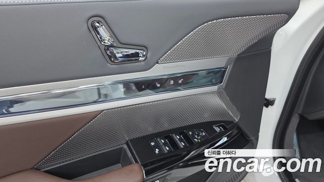 BMW 7-Series 2023 — photo 30