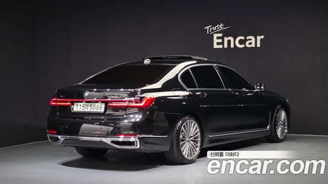 BMW 7-Series 2020 — photo 2