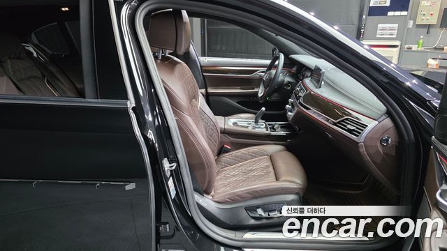 BMW 7-Series 2020 — photo 17