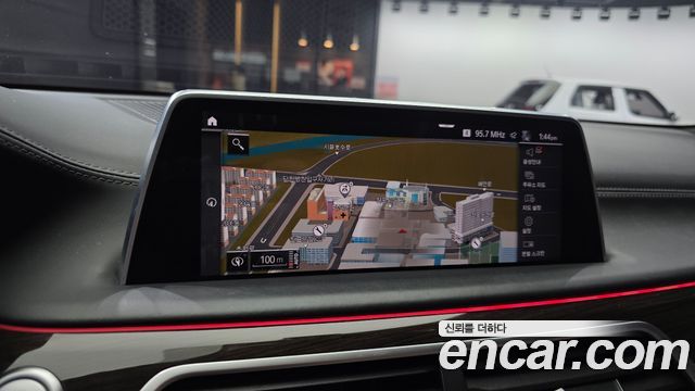 BMW 7-Series 2020 — photo 24