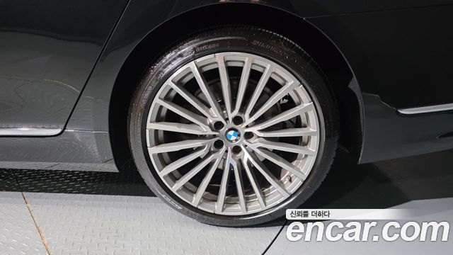 BMW 7-Series 2020 — photo 7