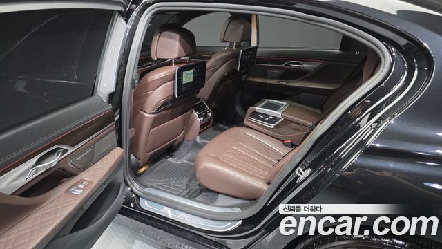 BMW 7-Series 2020 — photo 16