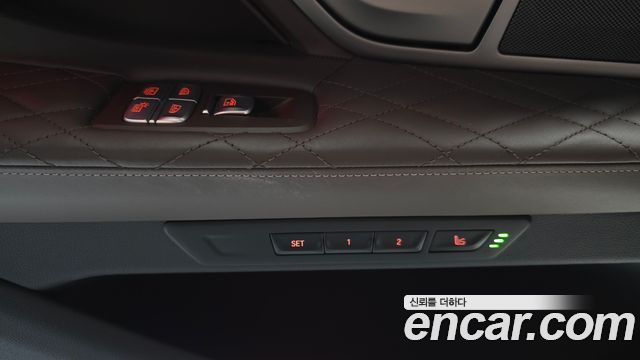 BMW 7-Series 2020 — photo 29