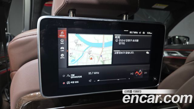 BMW 7-Series 2020 — photo 30