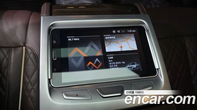 BMW 7-Series 2020 — photo 32