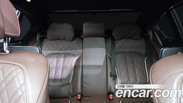 BMW 7-Series 2020 — photo 35