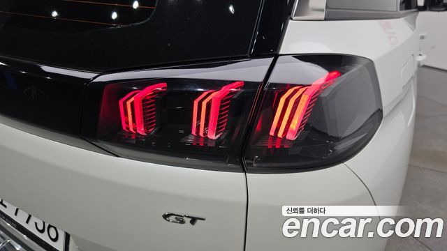 Peugeot 5008 2022 — photo 9