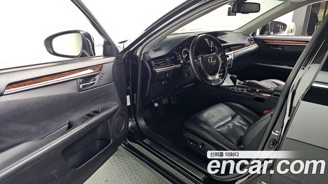 Lexus ES 2015 — photo 10
