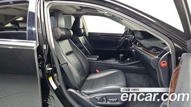Lexus ES 2015 — photo 12