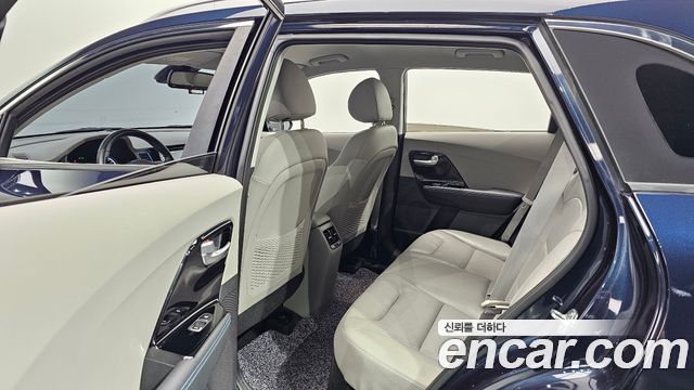Kia Niro 2018 — photo 17