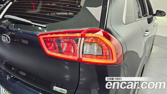 Kia Niro 2018 — photo 9