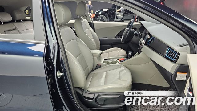 Kia Niro 2018 — photo 16