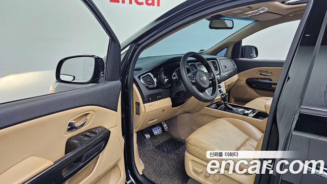 Kia Canival 2016 — photo 13