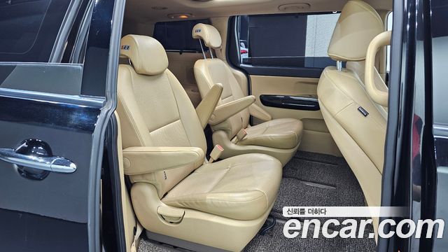 Kia Canival 2016 — photo 17