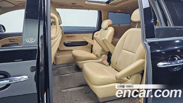 Kia Canival 2016 — photo 18