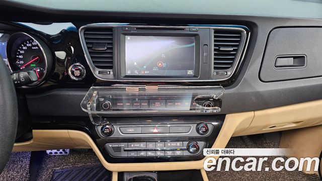 Kia Canival 2016 — photo 20