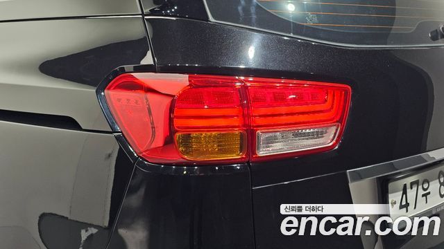 Kia Canival 2016 — photo 9