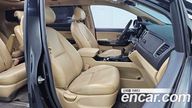Kia Canival 2016 — photo 16