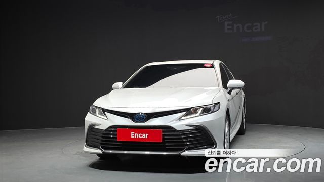 Toyota Camry 2022 — photo 3