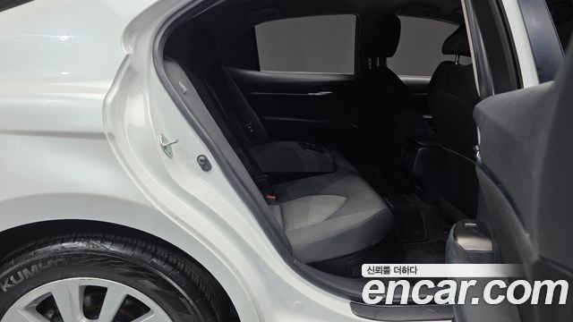 Toyota Camry 2022 — photo 17
