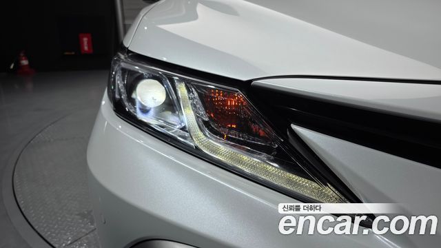 Toyota Camry 2022 — photo 8