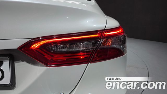 Toyota Camry 2022 — photo 9