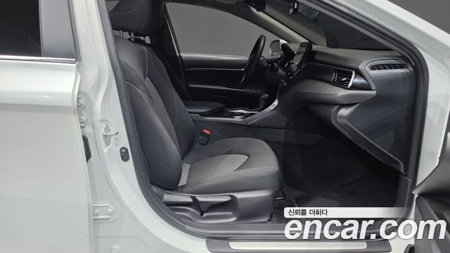 Toyota Camry 2022 — photo 16