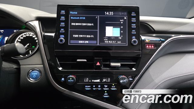 Toyota Camry 2022 — photo 28
