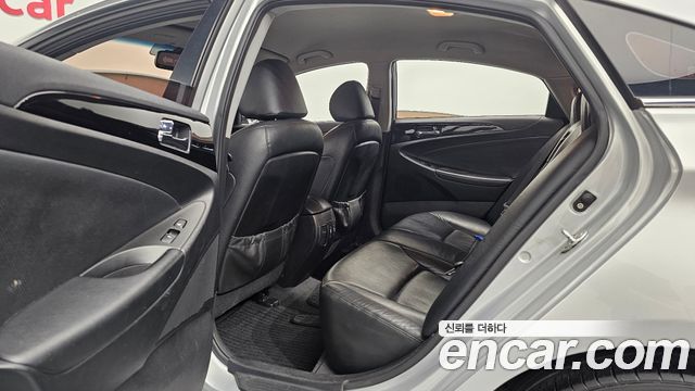 Hyundai Sonata 2011 — photo 12