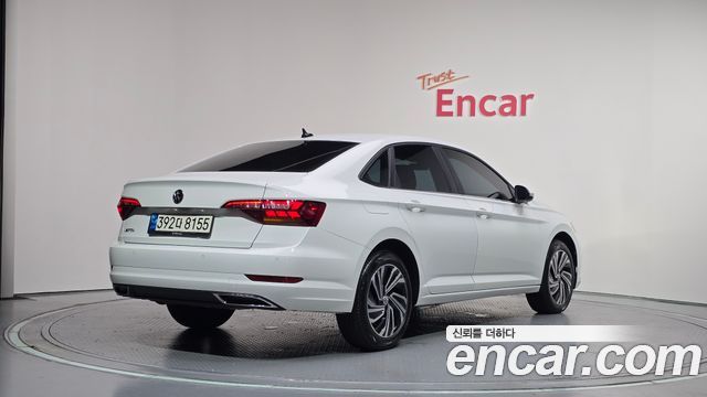 Volkswagen Jetta 2021 — photo 2