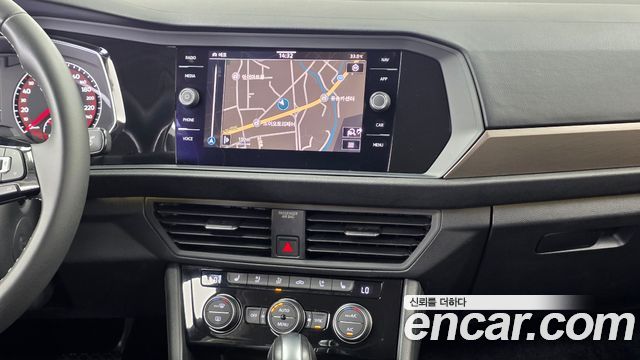 Volkswagen Jetta 2021 — photo 14