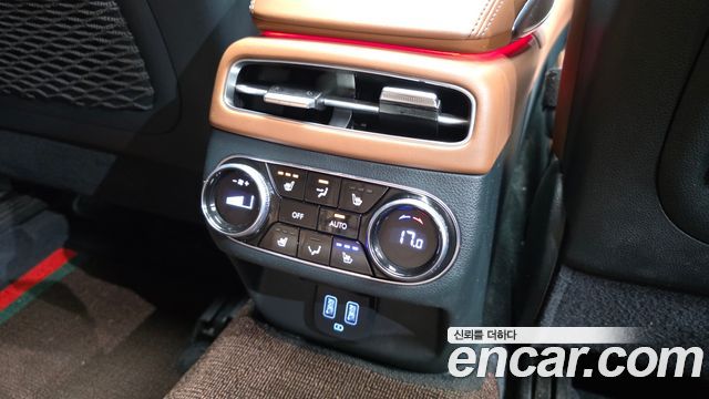 Genesis GV70 2021 — photo 25